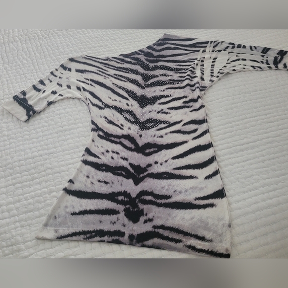 🍬RETRO APPAREL Off Shoulder Animal Print Tunic Size Medium - Picture 2 of 6